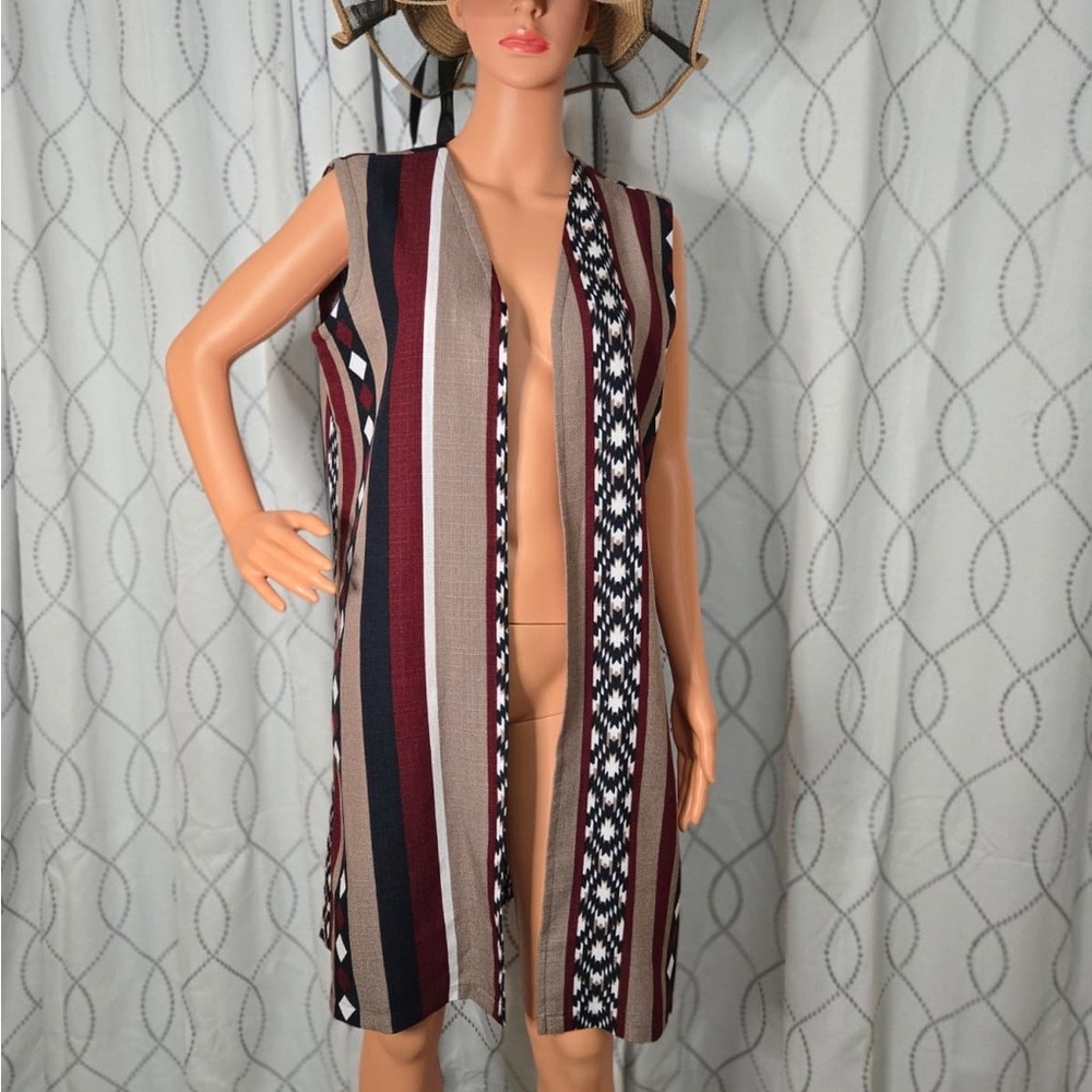 Striped Sleeveless Cardigan with Geometric Pattern